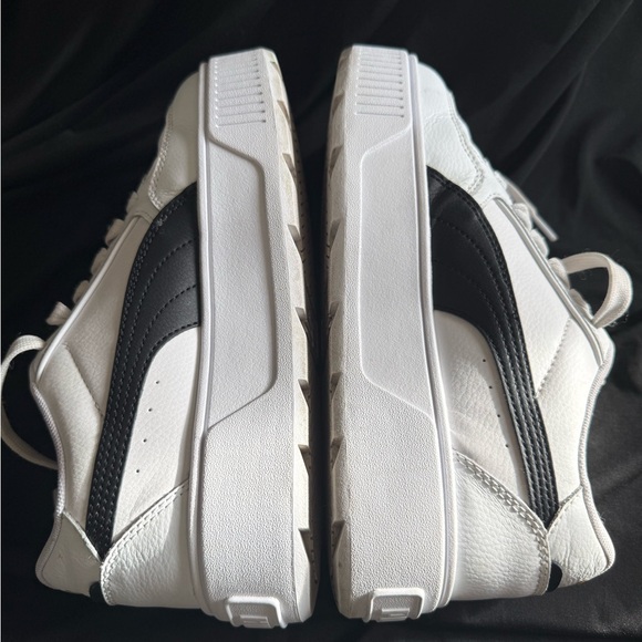 Puma Classic suede leather in White and Black Sneakers - Picture 4 of 10